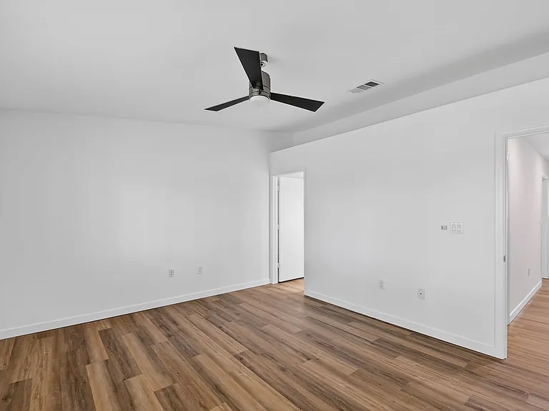101 Half Moon Cir #B — Photo 22