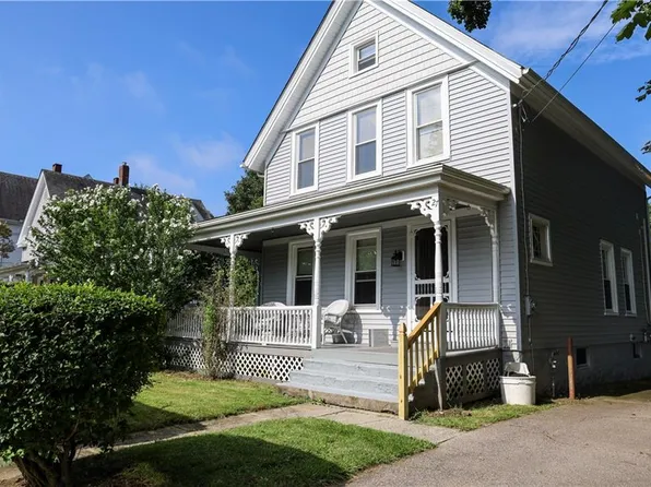 27 Chester Ave, Westerly, RI 02891