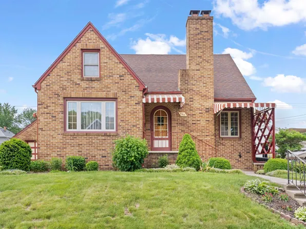 809 2nd Ave SE, Dyersville, IA 52040