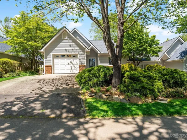 9 Silver Pl, Black Mountain, NC 28711