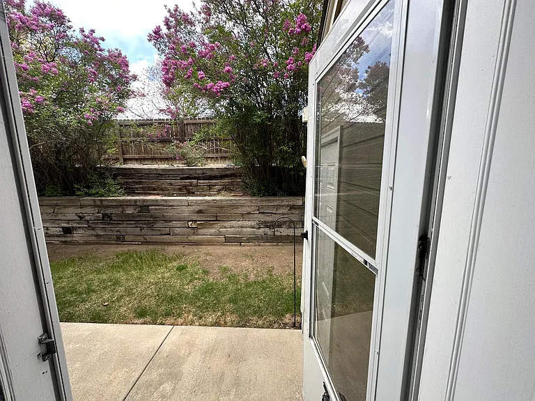 1920 Giltshire Dr — Photo 7