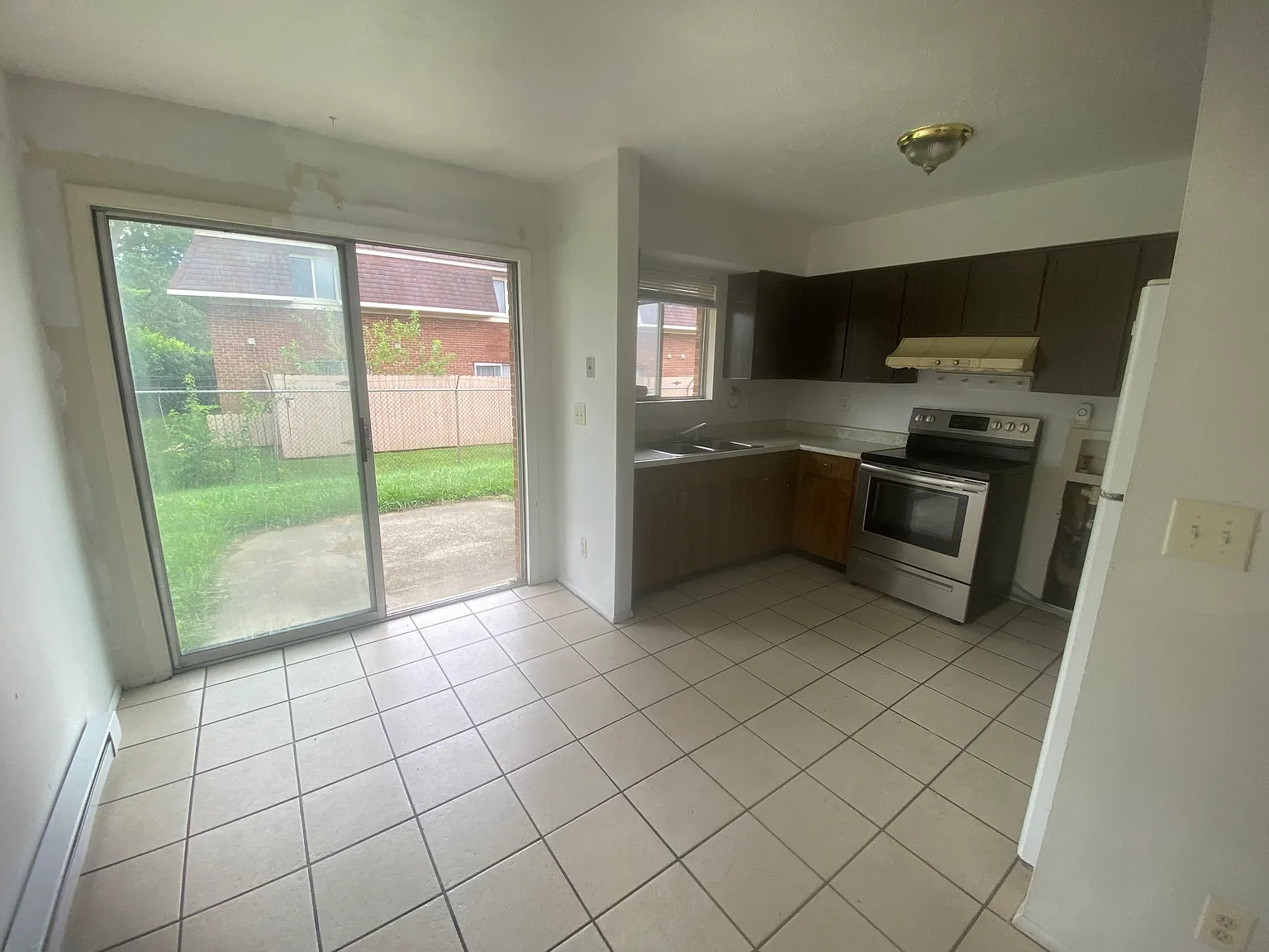 2 bed, 853 sqft, $950 — Photo 4