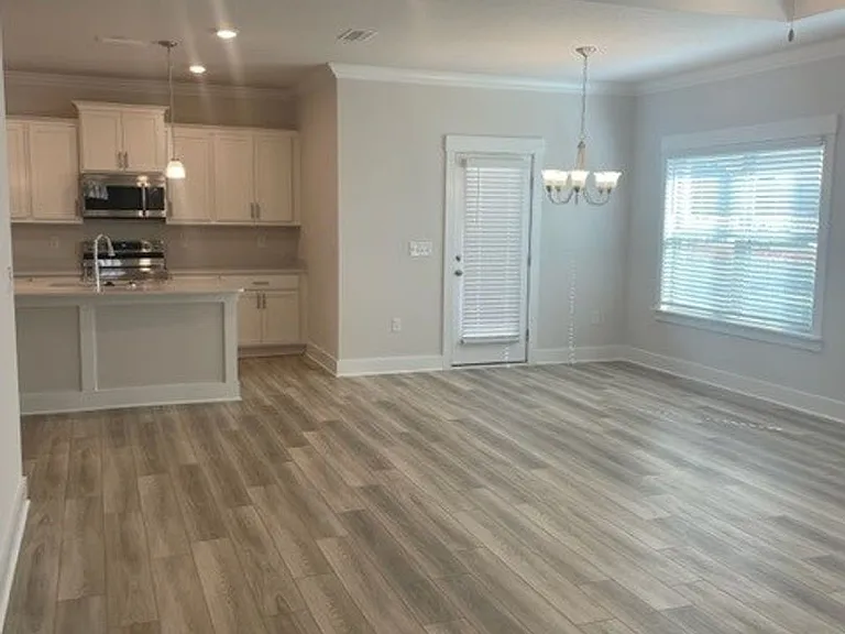 1718 Grouse St — Photo 3
