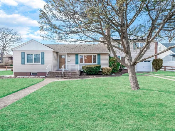 430 Bayview Avenue, Amityville, NY 11701