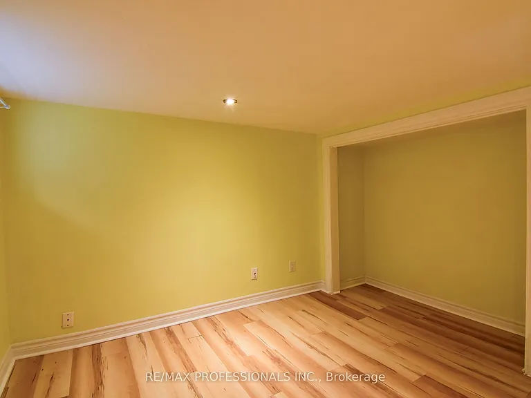 49 Spadina Ave — Photo 9