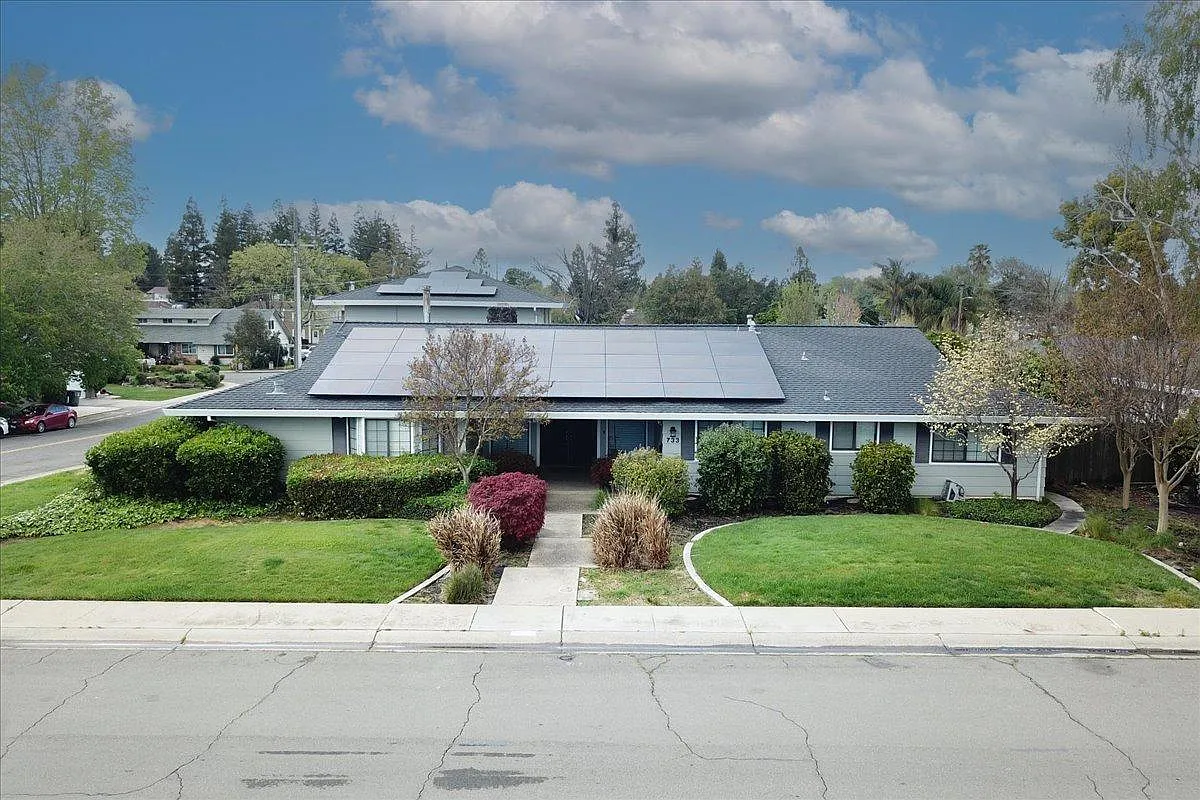 733 Sherwood Dr photo 1