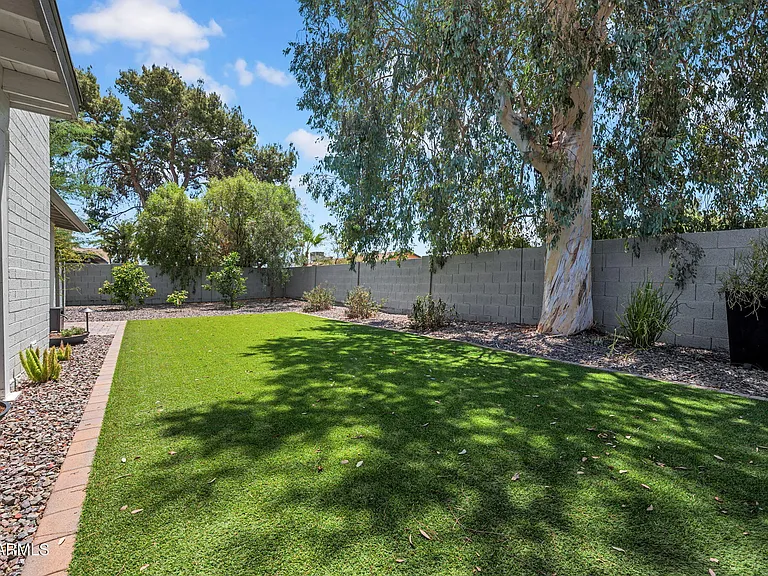 5219 E Winchcomb Dr — Photo 32