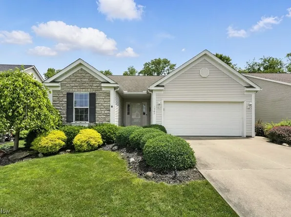 1367 Hidden Lake Blvd, Akron, OH 44312