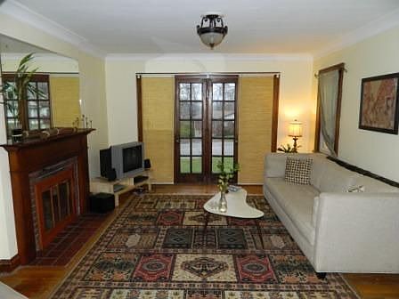 Living room w. fireplace