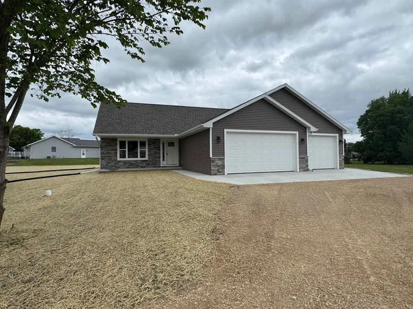 709 Robin St, New London, WI 54961