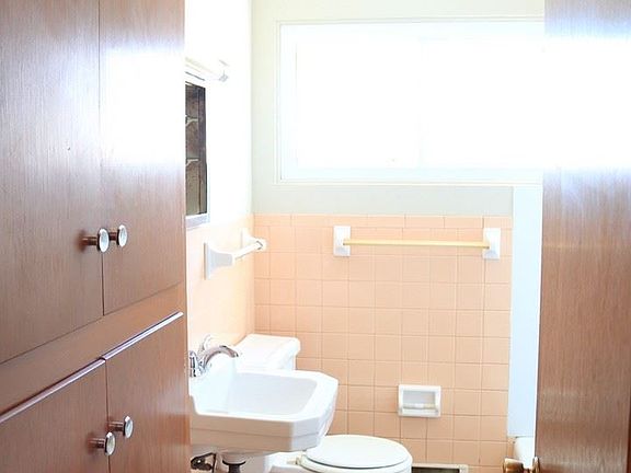 3rd image of 317 15th Ave NE APT 11