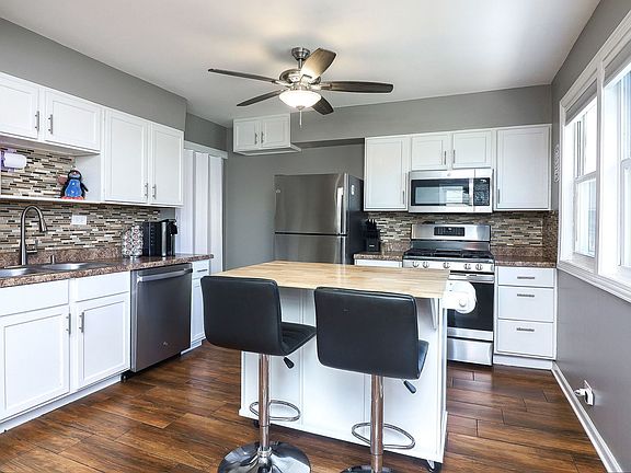 5th image of 417 Hyde Park Ave