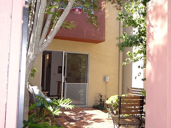 5th image of 944 Q St