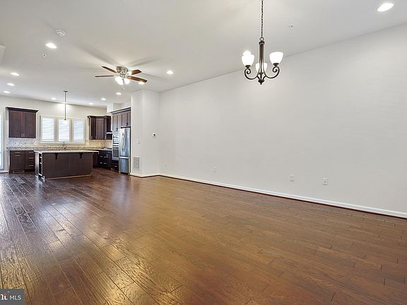 5th image of 132 Cambria Walk