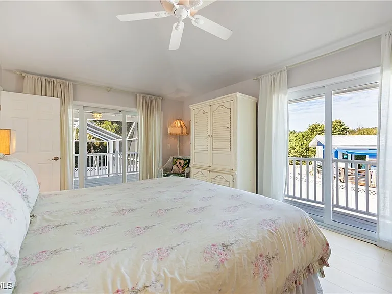 424 Lagoon Dr — Photo 22
