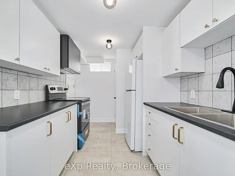 111 Riverside Dr N — Photo 10