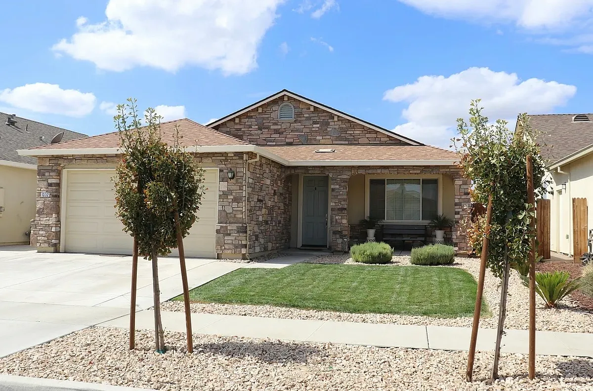 Building Photo - 1332 Greenbrier Dr
