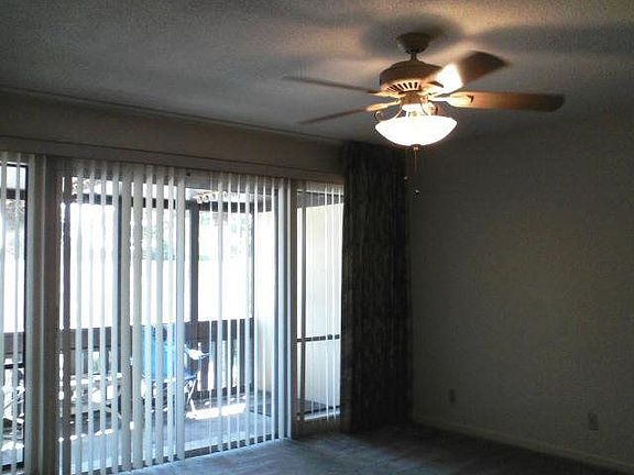 4th image of 40 Club House Dr APT 206