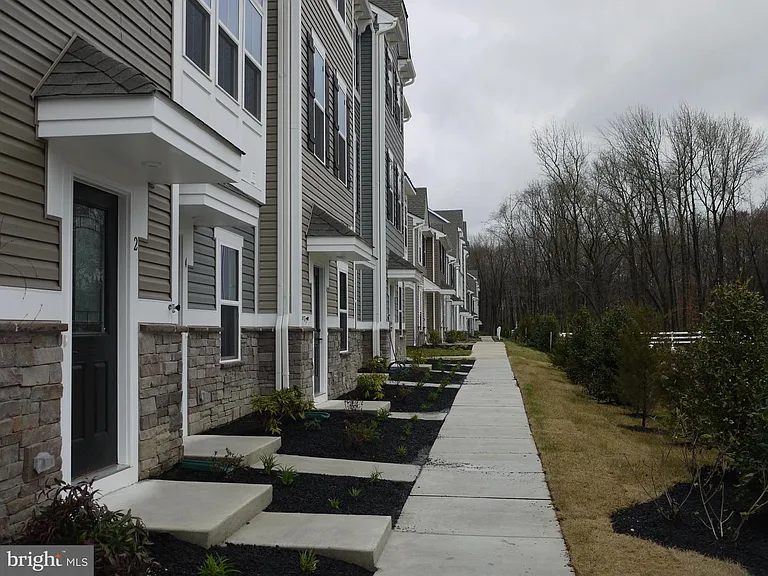 2 Sidney Ln — Photo 1