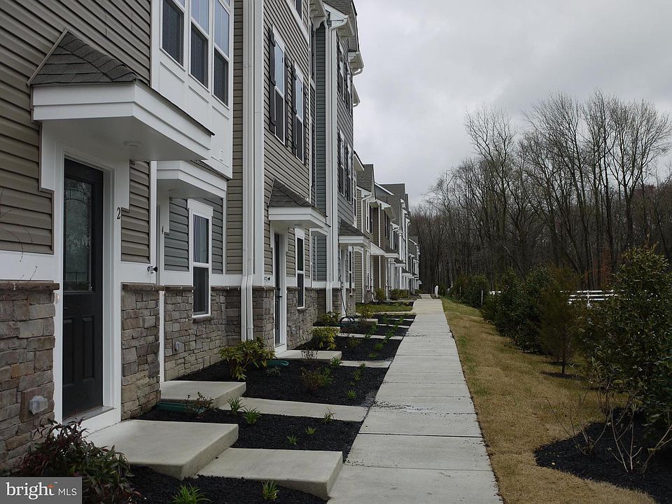 1st image of 2 Sidney Ln