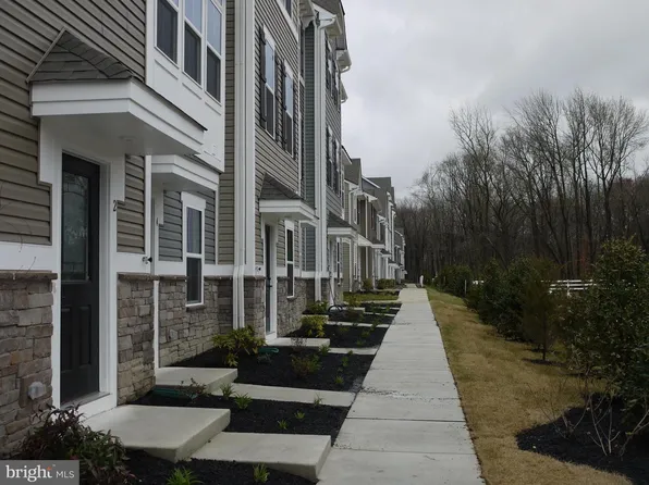 2 Sidney Ln, Stratford, NJ 08084