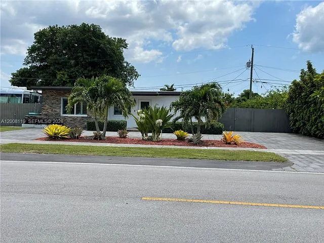 4161 SW 102nd Ave — Photo 2