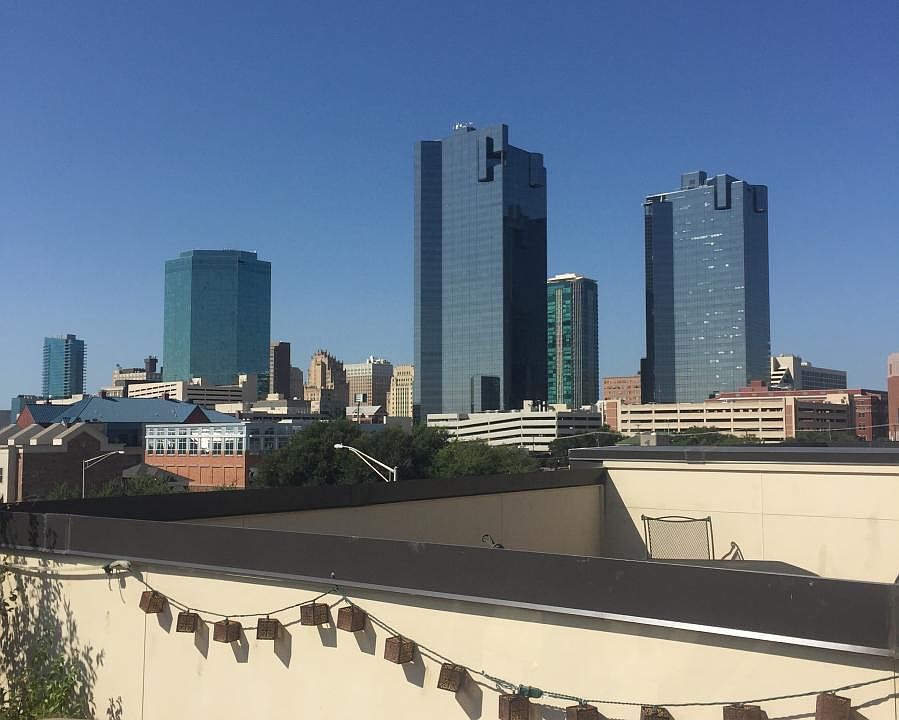Private Rooftop Patio. Walking distance to downtown