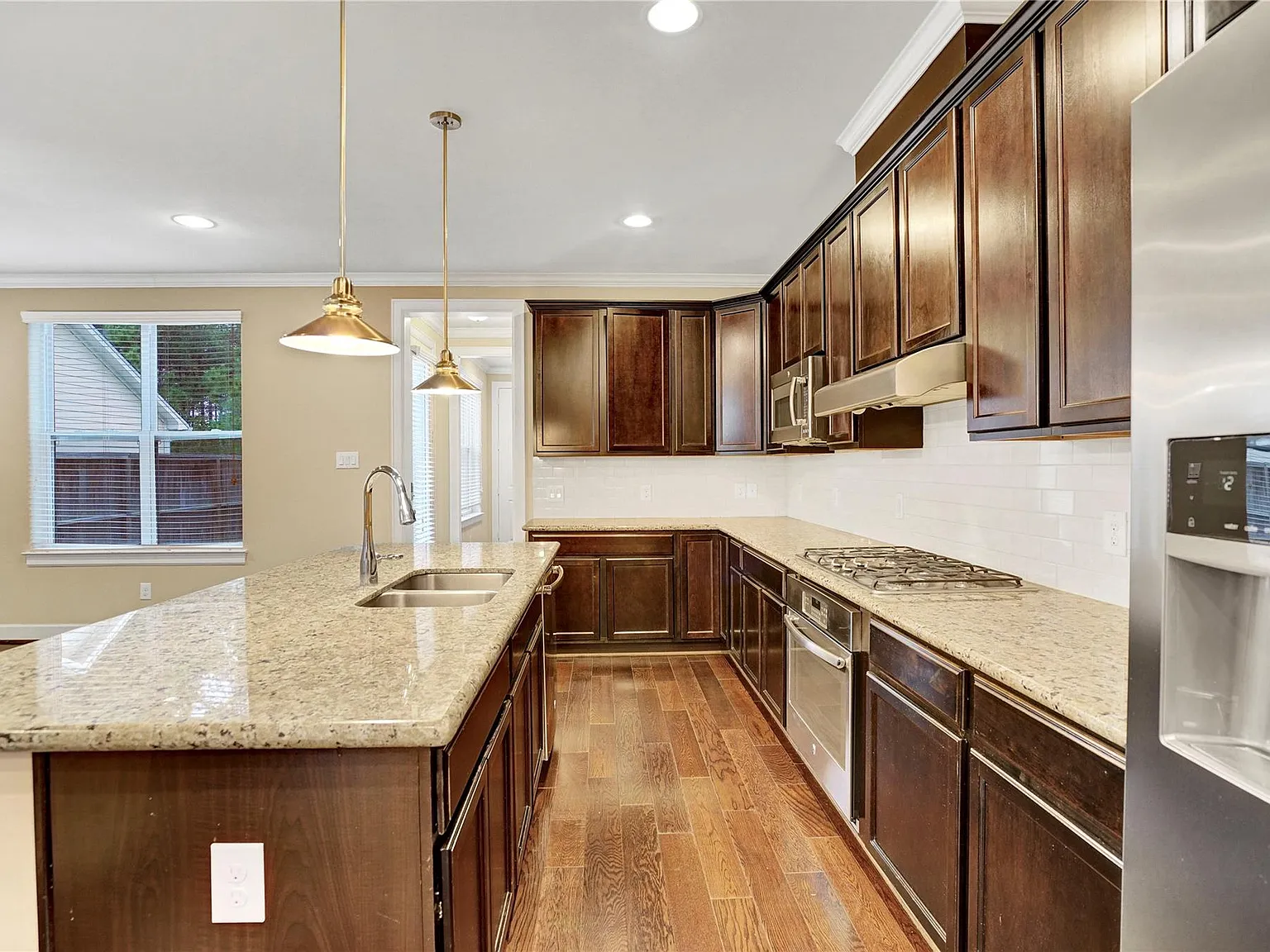 3 bed, 2.5 bath, 2334 sqft, $2,950 — Photo 4