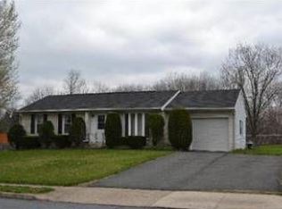 417 Glenwood Dr, Douglassville, PA 19518