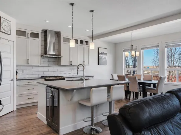 118 S Reunion Grn NW, Airdrie, AB T4B 3X1