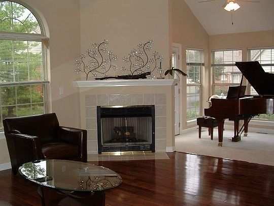 5th image of 5512 Villas Dr