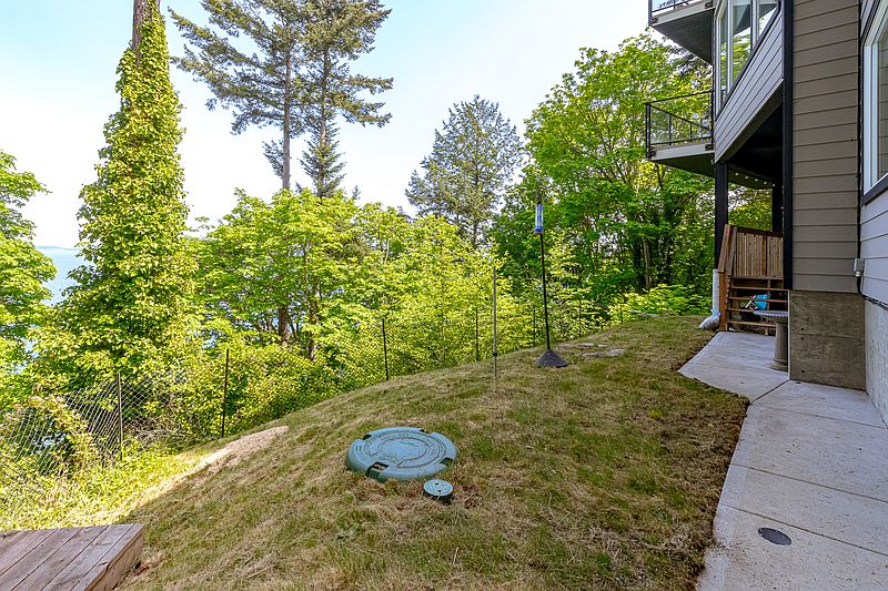 Saanich House for rent - 3 Bedrooms — photo 54