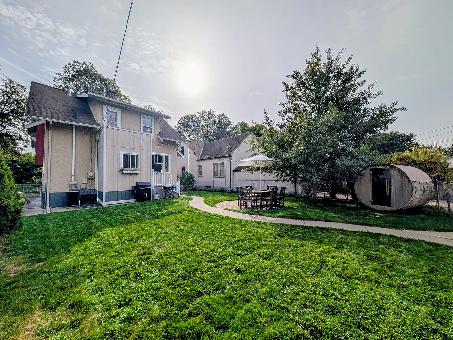 Updated 2bdrm 1bath fenced in yard with outdoor sauna, — Photo 2