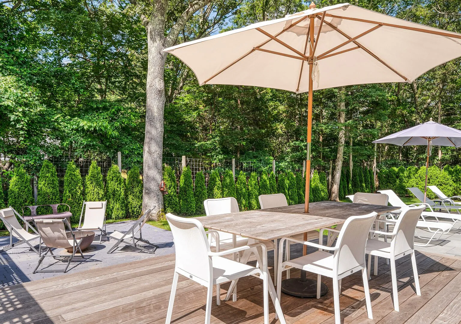 Spacious Floor Plan, Minutes from Beaches & East Hampton Village — Photo 4