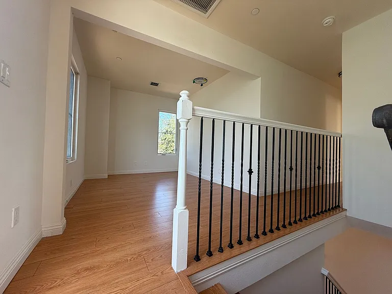 314 E Mission Rd — Photo 11