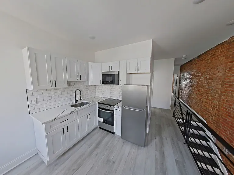 3510 N Mascher St — Photo 5