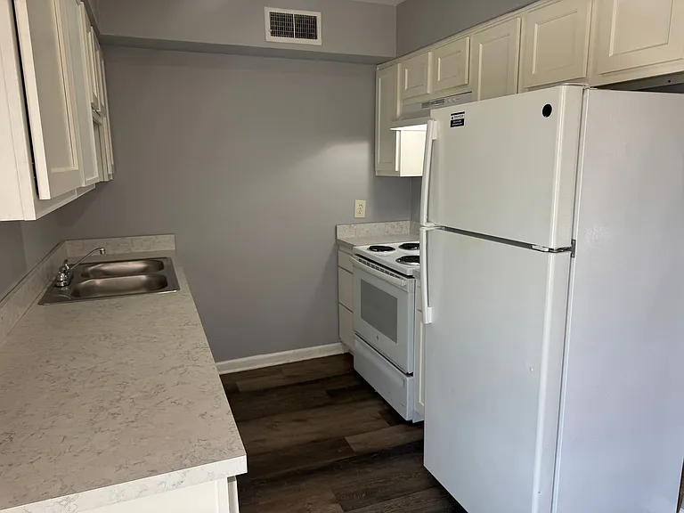 4401 Landside Dr — Photo 3