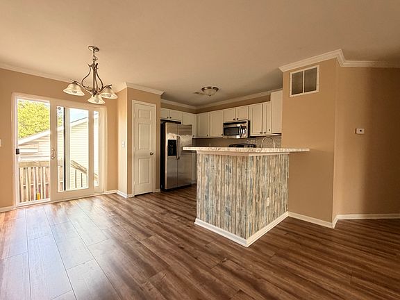 4th image of 1020 Hartford Village Blvd