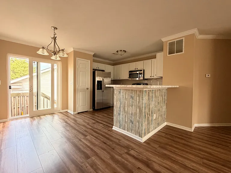 1020 Hartford Village Blvd — Photo 2