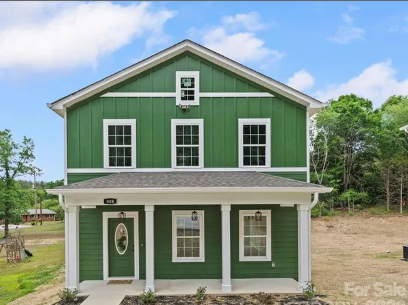 908 Dewey St, Badin, NC 28009