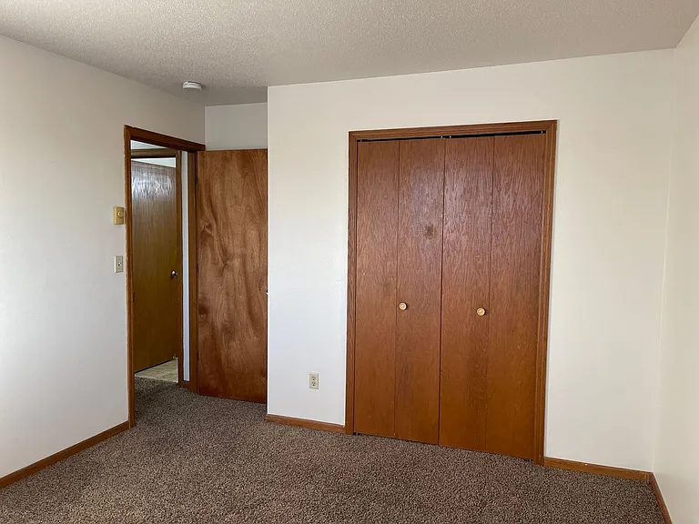 929 Page Dr S — Photo 46