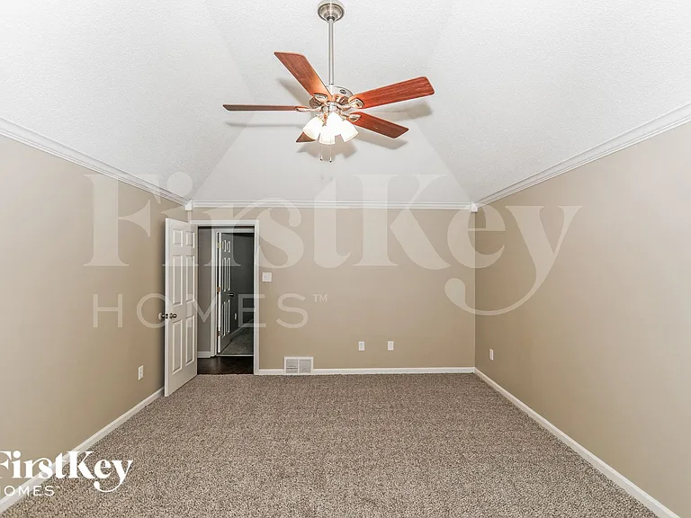 3456 Sunswept Dr — Photo 8