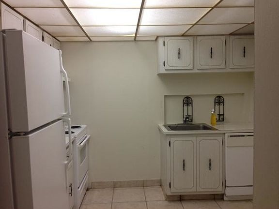 3rd image of 16546 NE 26th Ave APT 3I