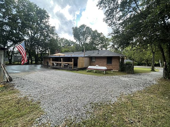 4th image of 456 Ewing Ln