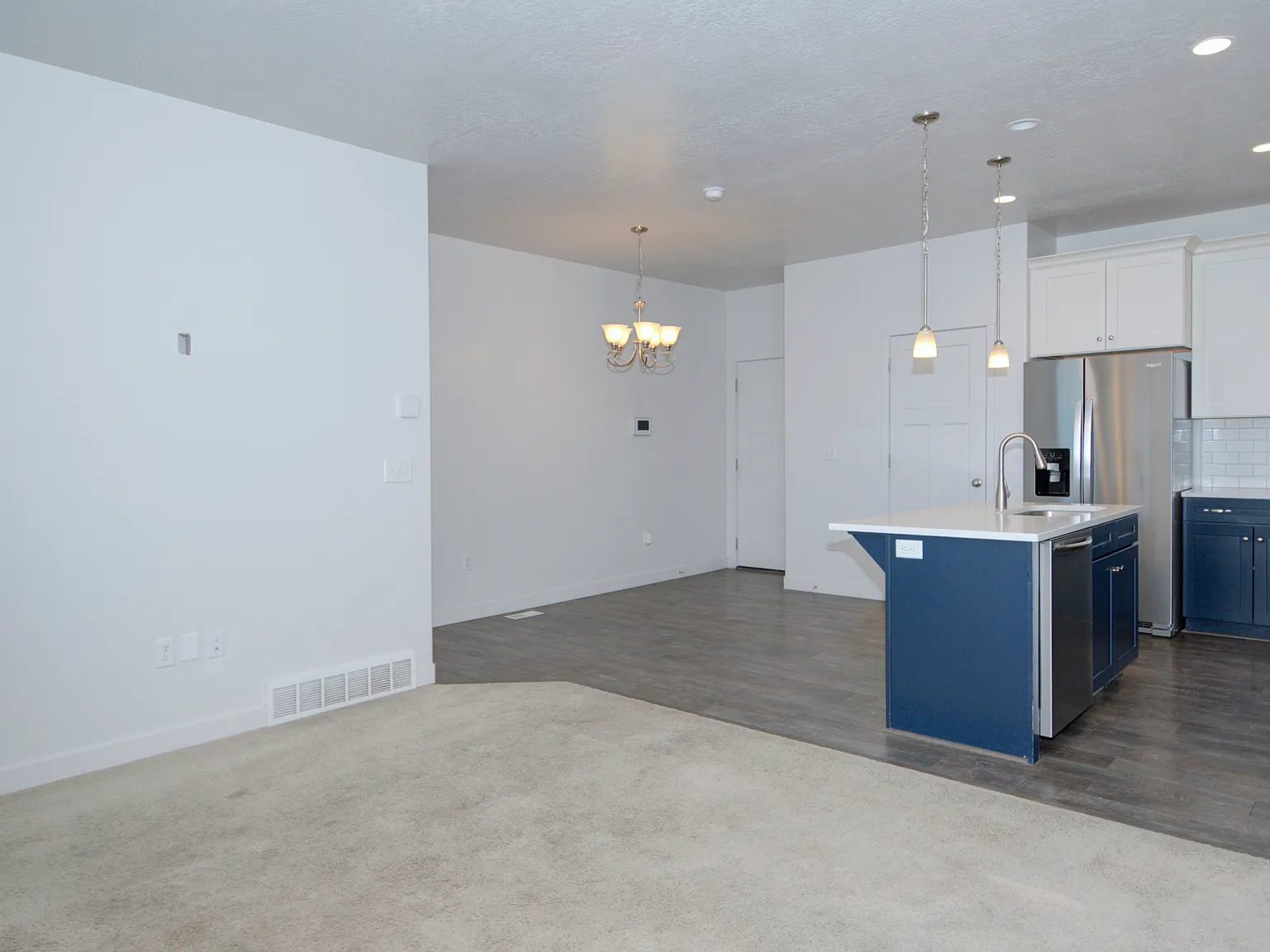 3 bed, 2087 sqft, $2,345 — Photo 4