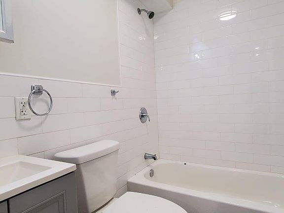 5th image of 2505 Kennedy Blvd #68B