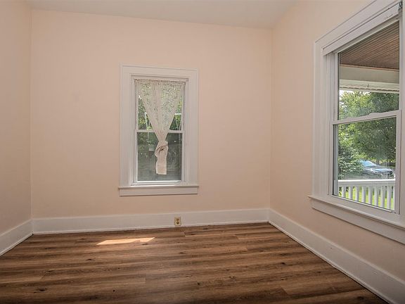 4th image of 303 SW 5th St