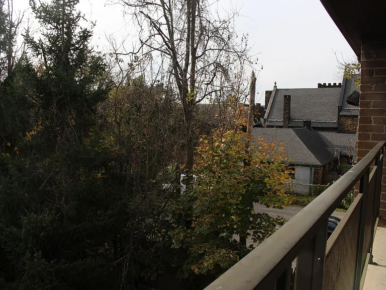 524-528 Rebecca Ave — Photo 11