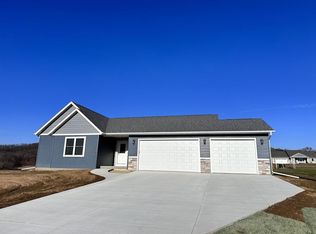 61594 Park View Dr, Prairie Du Chien, WI 53821