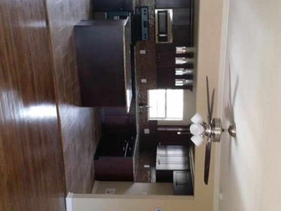3rd image of 1415 W Wildwood Dr